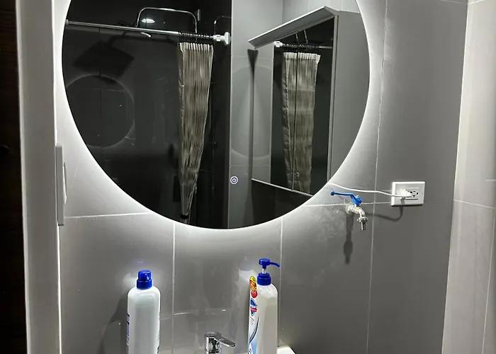 Apartment Queen Size Bed At Air Ayala Ave Makati *