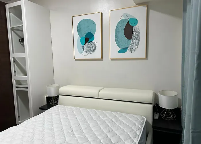 Queen Size Bed At Air Ayala Ave Makati Apartment *