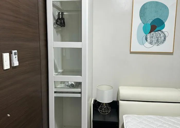 Queen Size Bed At Air Ayala Ave Makati Apartment Manila