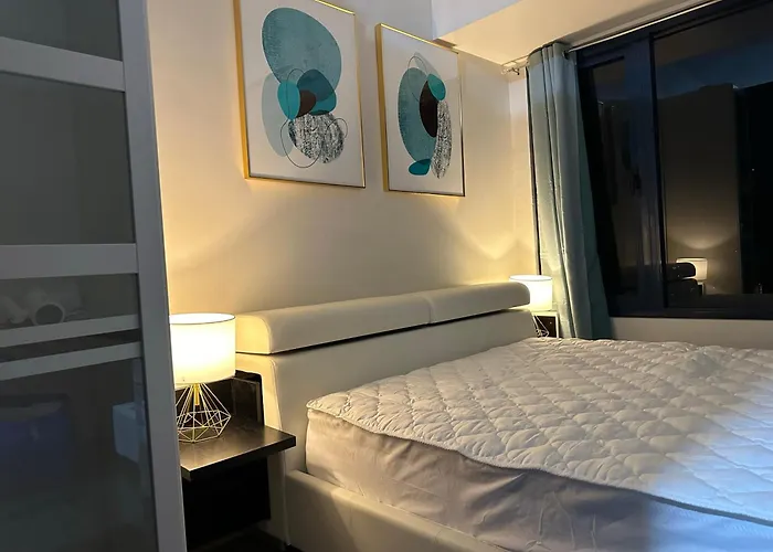 Queen Size Bed At Air Ayala Ave Makati Apartment *