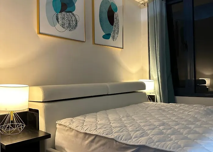 Queen Size Bed At Air Ayala Ave Makati * Manila