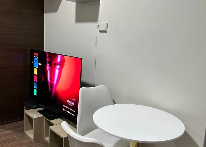 Apartment Queen Size Bed At Air Ayala Ave Makati *