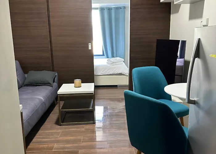 Queen Size Bed At Air Ayala Ave Makati *