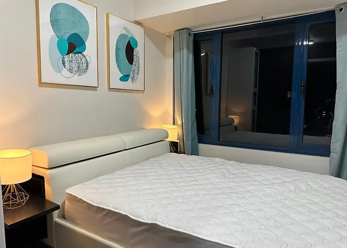 Queen Size Bed At Air Ayala Ave Makati Manila