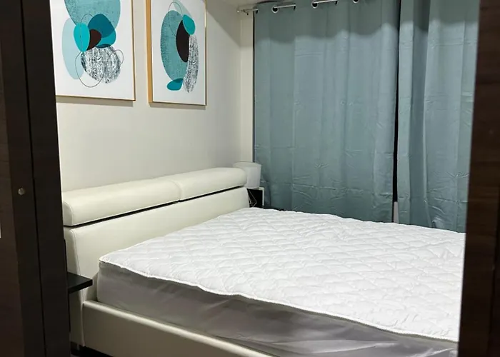Queen Size Bed At Air Ayala Ave Makati Apartment *